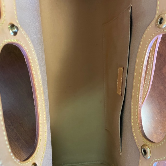 Louis Vuitton Roxbury Drive Handbag in Monogram Vernis - Picture 10 of 10